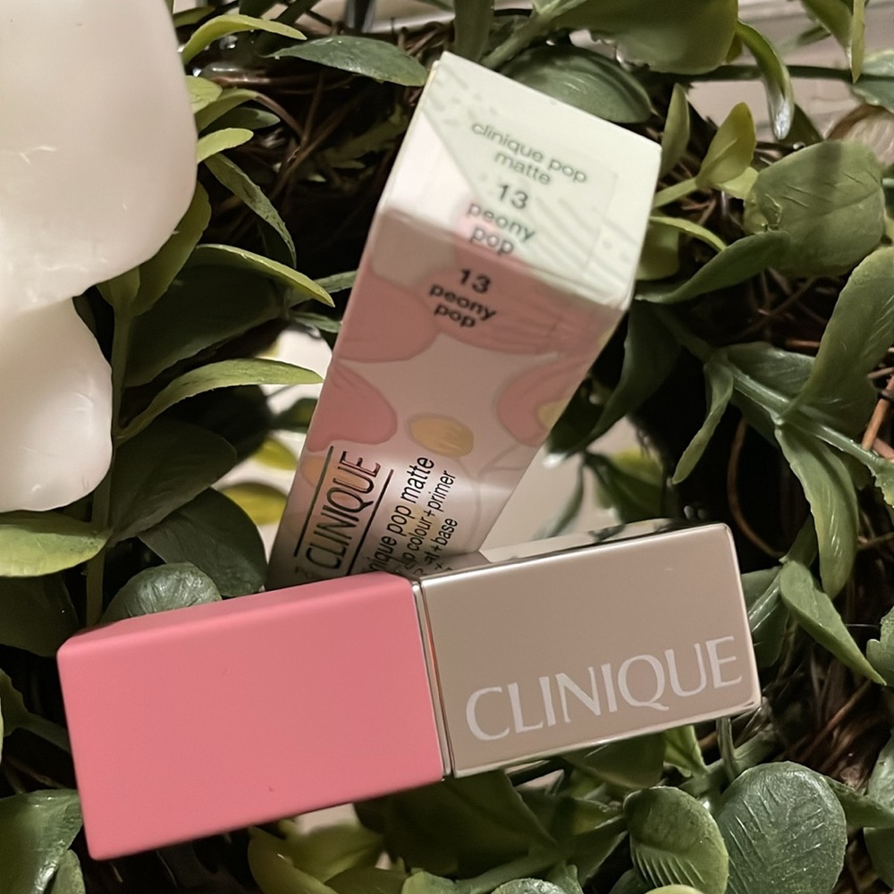 🩷💛CLINIQUE®️MATTE Lip Color+Primer“PEONY POP”💛🩷